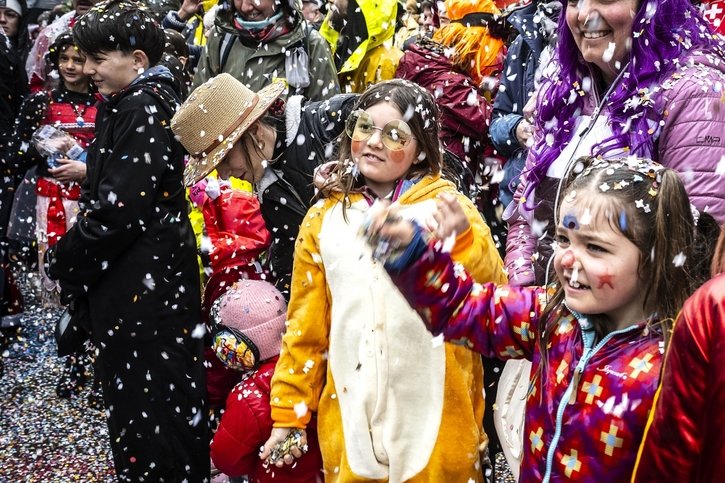 Confettis et guggenmusiks: Record de fréquentation au carnaval avenchois