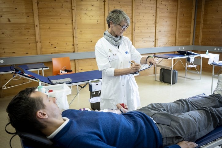 Don de sang: Les collaborateurs d'un regroupement interentreprises donnent leur sang au bureau