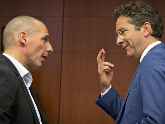 Yanis Varoufakis (à gauche) et le commissaire européen des finances Jeroen Dijsselbloem (archives) © KEYSTONE/AP/VIRGINIA MAYO
