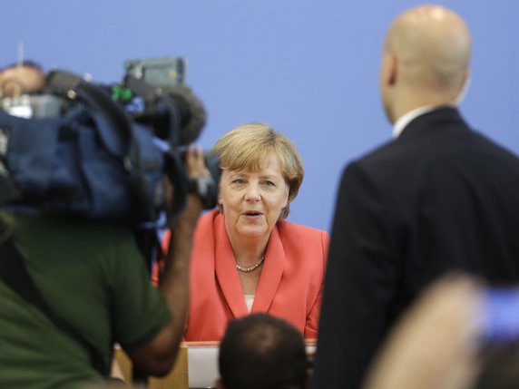 Angela Merkel sera partagée entre la Place fédérale et l'Université de Berne (symb). © /AP/MARKUS SCHREIBER