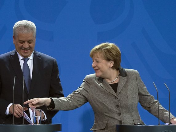Un accord censé organiser le retour en Algérie de requérants déboutés existe sur le papier depuis des années, "mais il faut faire en sorte qu'il fonctionne de manière appropriée", a déclaré Angela Merkel. © KEYSTONE/EPA DPA/SOEREN STACHE