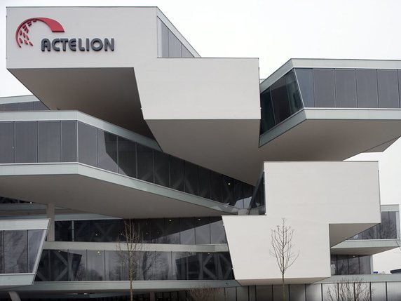 Le siège du groupe pharmaceutique Actelion à Allschwil (BL). Le laboratoire rhénan a vu son bénéfice net se tasser l'an passé, malgré des revenus en hausse (archives). © KEYSTONE/GEORGIOS KEFALAS