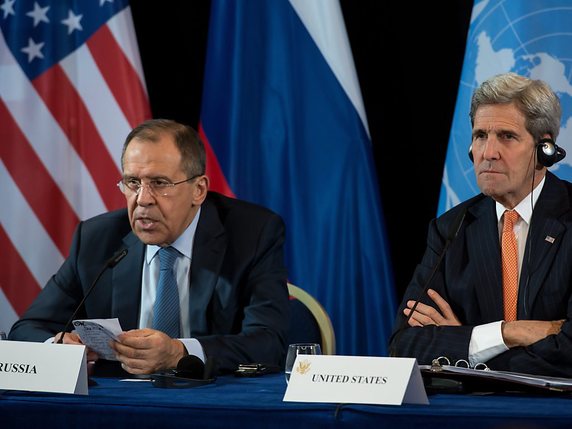 Sergueï Lavrov et John Kerry veulent une reprise rapide des négociations intersyriennes à Genève. © KEYSTONE/EPA DPA/SVEN HOPPE