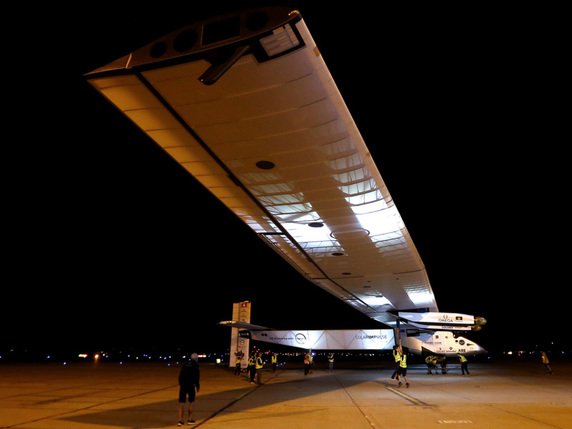 L'avion a atterri dans la nuit à Phoenix après avoir survolé le désert de Mojave. © /AP/MATT YORK