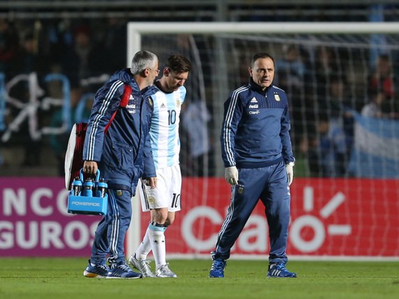 Messi s'est blessé au dos vendredi © KEYSTONE/AP/NICOLAS AGUILERA