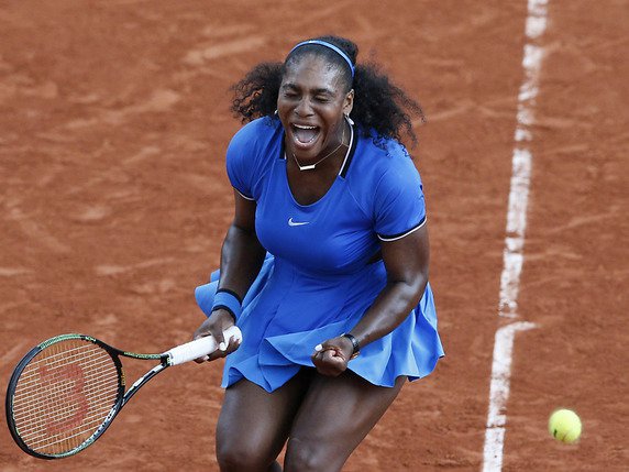Serena Williams s'en est finalement sortie en deux sets © KEYSTONE/AP/CHRISTOPHE ENA
