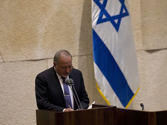 Le nouveau ministre israélien de la défense Avigdor Lieberman à la tribune de la Knesset. © KEYSTONE/AP/ARIEL SCHALIT