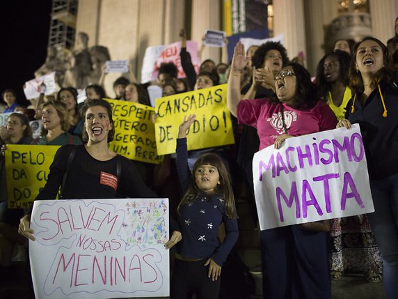 De nombreuses manifestations ont eu lieu depuis vendredi dans plusieurs villes du Brésil pour dénoncer le crime et les violences faites aux femmes. © KEYSTONE/AP/LEO CORREA