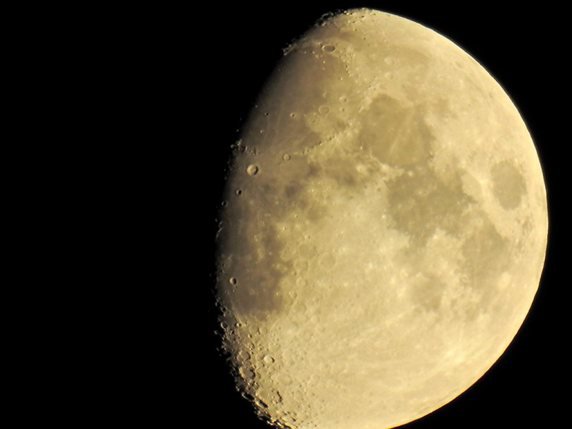 Selon le modèle aujourd'hui couramment admis, la Lune est née lorsque la Terre, elle-même à peine formée, a subi une collision massive avec une autre planète de la taille de Mars. © KEYSTONE/EPA YONHAP NEWS/STRINGER
