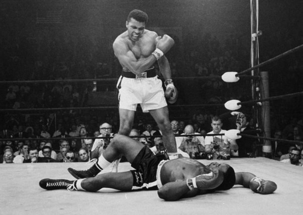 En 1965, lors de son combat contre Sonny Liston, alors qu'il s'appelait encore Cassius Clay. © Keystone