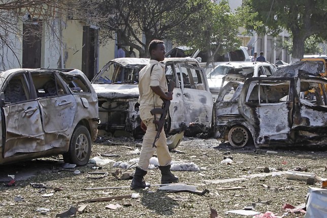 Une attaque à l'hôtel Ambassador de Mogadiscio avait fait 10 morts le 1er juin (archives). © KEYSTONE/AP/FARAH ABDI WARSAMEH