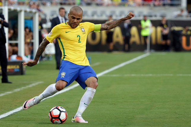Alves est à Turin pour signer avec la Juve © KEYSTONE/AP/JOHN RAOUX