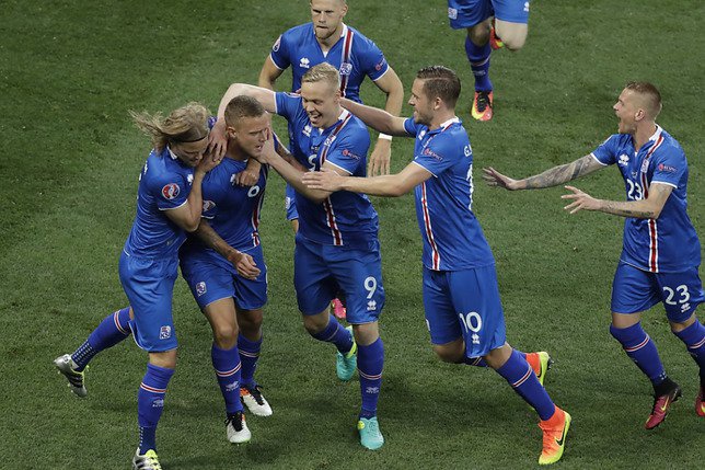 La folle joie des Islandais © KEYSTONE/AP/ARIEL SCHALIT
