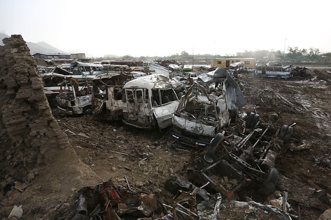 Selon les médias locaux, les explosions ont visé des bus de la police (image symbolique). © KEYSTONE/AP/RAHMAT GUL
