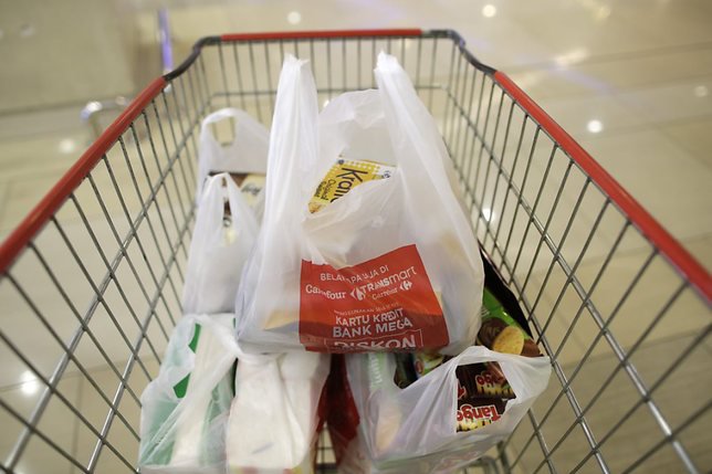 Les sacs en plastique fins indésirables en France dès vendredi (archives) © KEYSTONE/EPA/MAST IRHAM
