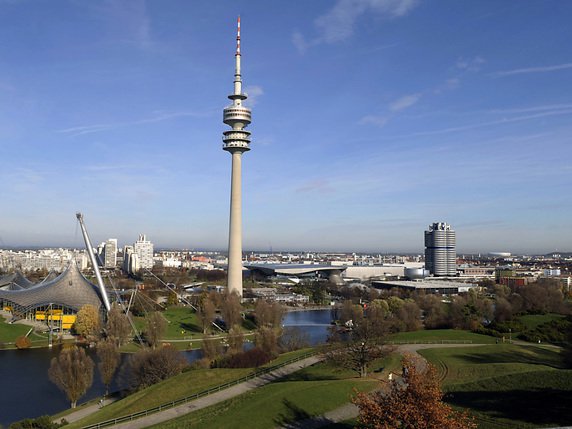 La fusillade s'est produite dans un centre commercial situé à proximité du Parc olympique de Munich, un site dominé par la tour de télévision haute de 290 mètres (archives). © KEYSTONE/AP/CHRISTOF STACHE