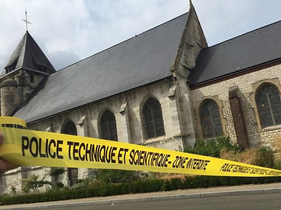 L'église de Saint-Etienne-du-Rouvray. C'est la première fois en Europe qu'un prêtre est tué dans une attaque djihadiste. © KEYSTONE/EPA POLICE NATIONALE/POLICE NATIONALE / HANDOUT