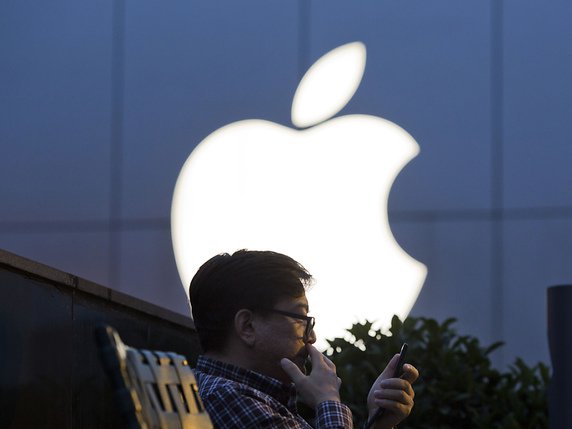 Apple a écoulé ce trimestre 40,4 millions d'unités de son appareil vedette, soit 15% de moins qu'un an plus tôt (image symbolique). © KEYSTONE/AP/NG HAN GUAN
