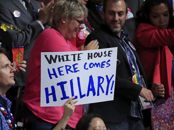 Hillary Clinton est la première femme candidate à la présidentielle américaine pour un grand parti. © KEYSTONE/EPA/TANNEN MAURY