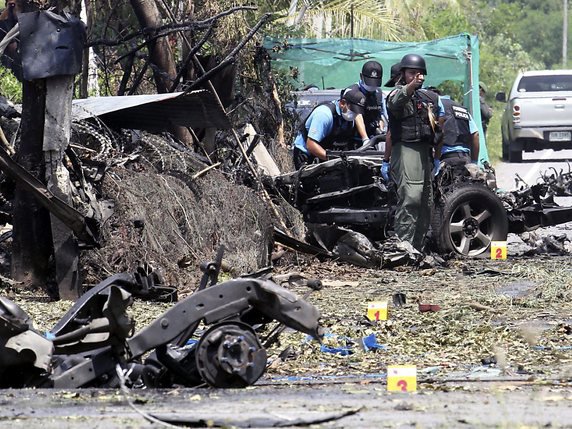 Les attaques à la bombe sont fréquentes dans le sud de la Thaïlande, comme sur le cliché à Nong Chik le 5 juillet dernier (archives). © KEYSTONE/EPA/ABDULLAH WANGNI