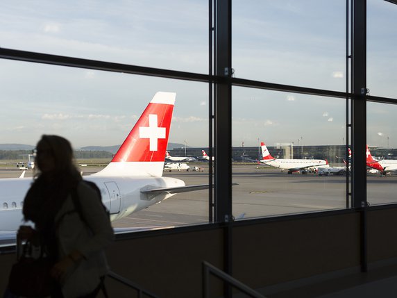 L'aéroport de Zurich a connu un bon premier semestre et espère encore une hausse du nombre de passagers sur la suite de l'année (archives). © KEYSTONE/GAETAN BALLY