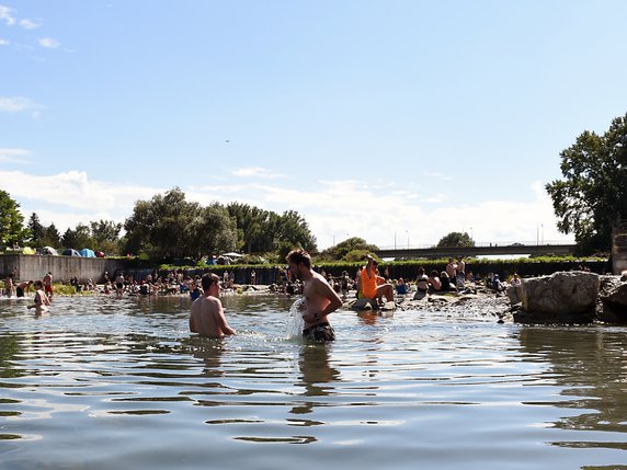 Les Suisses ont pu ressortir les maillots de bain cette semaine. Le thermomèetre a atteint un record de chaleur pour un 25 août (archives). © KEYSTONE/APA/HERBERT P. OCZERET