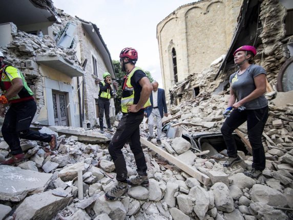 L'espoir de retrouver des survivants 48 après le tremblement de terre s'amenuise en Italie. © KEYSTONE/EPA ANSA/MASSIMO PERCOSSI