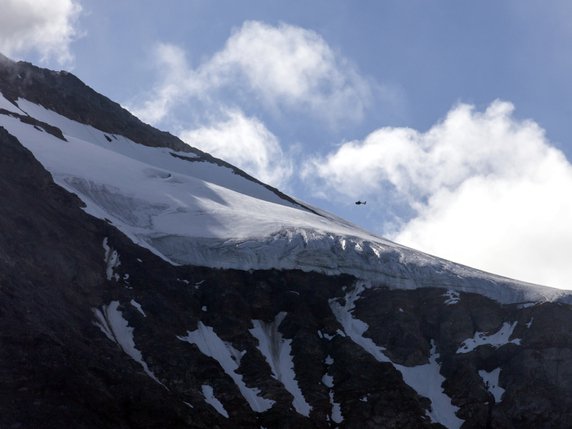 Des spécialistes de montagne seront envoyés sur place dès que les circonstances le permettront. © KEYSTONE/ALEXANDRA WEY