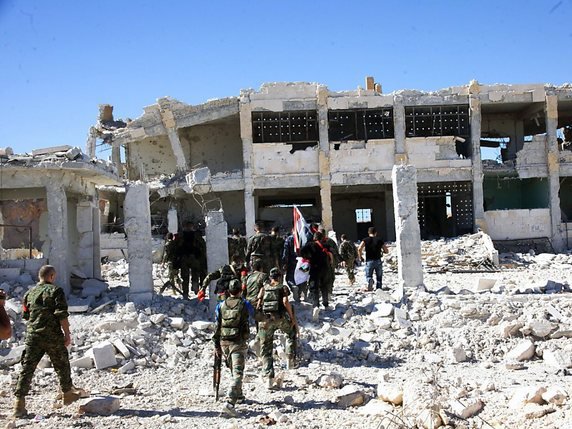 Les forces pro-gouvernementales ont lancé un vaste assaut sur le secteur rebelle d'Alep. © KEYSTONE/EPA SANA/SANA HANDOUT