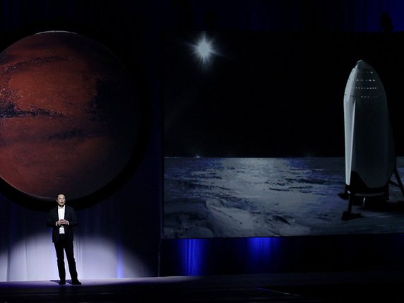 Coloniser Mars! C'est le nouveau projet du milliardaire visionnaire Elon Musk, fondateur de la société SpaceX. Les avis concernant la faisabilité et les coûts d'une "ville" sur la planète rouge sont d'ores et déjà partagés. © KEYSTONE/EPA EFE/ULISES RUIZ BASURTO