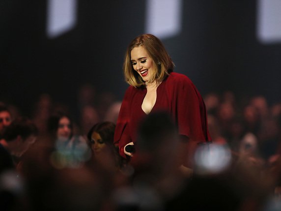 Adele est la seule artiste à vendre autant de disques physiques depuis que la musique en ligne s'est popularisée dans les années 2000 (archives). © KEYSTONE/AP Invision/JOEL RYAN