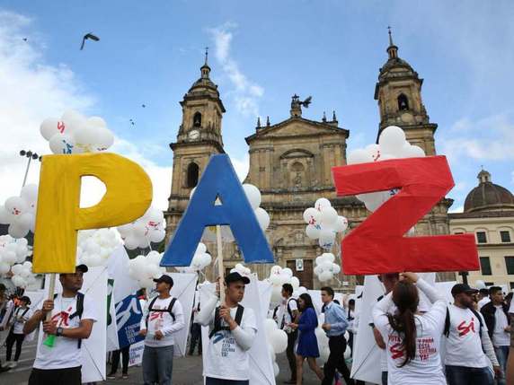 Le gouvernement colombien et les FARC avaient souhaité qu'un des originaux de l'accord final de paix soit déposé auprès du Conseil fédéral. Le gouvernement helvétique avait accepté cette demande. © Keystone/AP/JENNIFER ALARCON