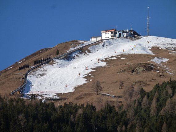 Le sport d'hiver précoce et tardif est de plus en plus compromis en Suisse, selon le WSL. © Christoph Marty/WSL