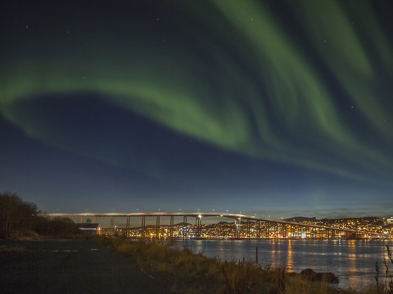 Les habitants de Reykjavik sont invités à éteindre à leur tour les lumières de leurs chaumières. Ici une aurore boréale à Tromso dans le nord de la Norvège (archives). © KEYSTONE/AP NTB scanpix/JAN MORTEN BJOERNBAKK