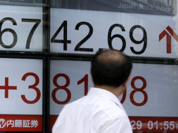 La Bourse de Tokyo a rebondi, portée par l'accord sur le pétrole (archives). © KEYSTONE/EPA/KIMIMASA MAYAMA