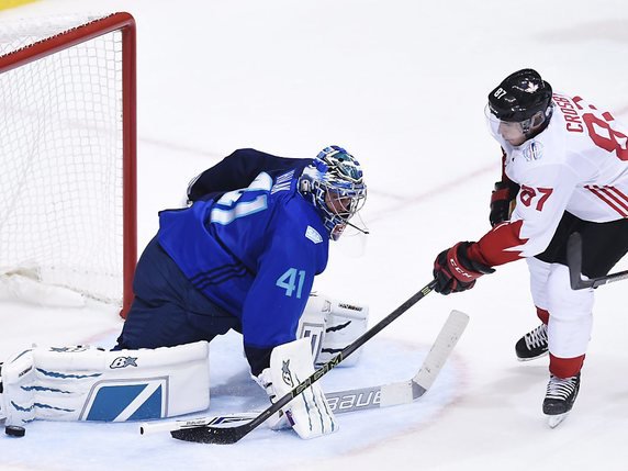 Jaroslav Halak s'interpose devant Sidney Crosby mais le Canada a tout de même remporté la Coupe du monde © KEYSTONE/AP The Canadian Press/NATHAN DENETTE