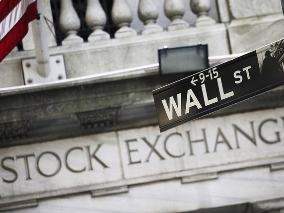 Wall Street a pas mal hésité jeudi (archives) © KEYSTONE/AP/MARK LENNIHAN