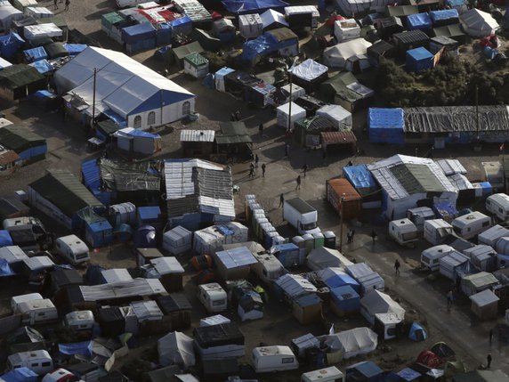 La "jungle" de Calais dans l'attente fébrile de son démantèlement (archives) © KEYSTONE/AP/THIBAULT CAMUS