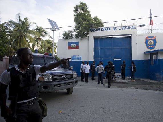 La prison de l'Arcahaie se trouve à quelques kilomètres au nord de Port-au-Prince. © KEYSTONE/AP/DIEU NALIO CHERY