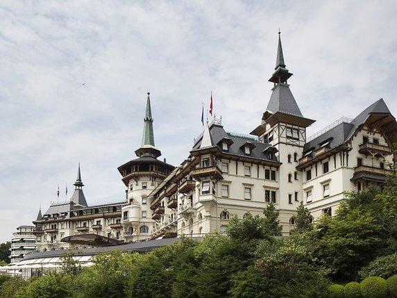 Dans le cadre de l'enquête, une perquisition avait été menée en 2013 dans l'hôtel The Dolder Grand, à Zurich, dont Urs Schwarzenbach est actionnaire majoritaire (archives). © KEYSTONE/GAETAN BALLY