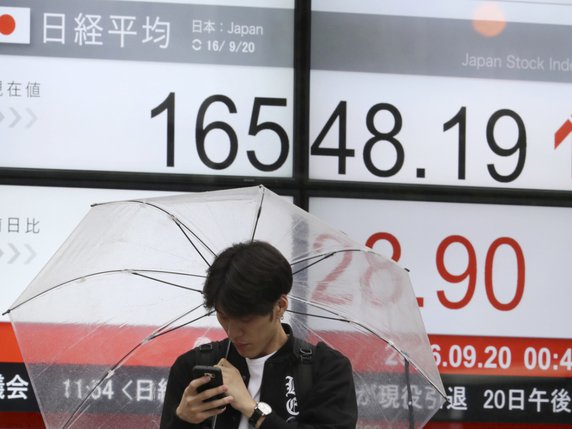 La Bourse de Tokyo a fini en petite hausse vendredi (archives). © KEYSTONE/AP/EUGENE HOSHIKO