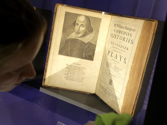 Des recherches, menées par une vingtaine d'experts internationaux, ont permis de déterminer que 17 des 44 pièces de William Shakespeare ont été écrites avec l'aide d'un ou plusieurs autres auteurs (archive). © KEYSTONE/AP/STEVEN SENNE