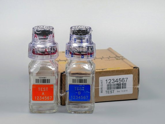 Les petites bouteilles fabriquées par l'entreprise saint-galloise doivent éviter toute manipulation (archives). © KEYSTONE/PPR/OBS/BERLINGER SPECIAL AG