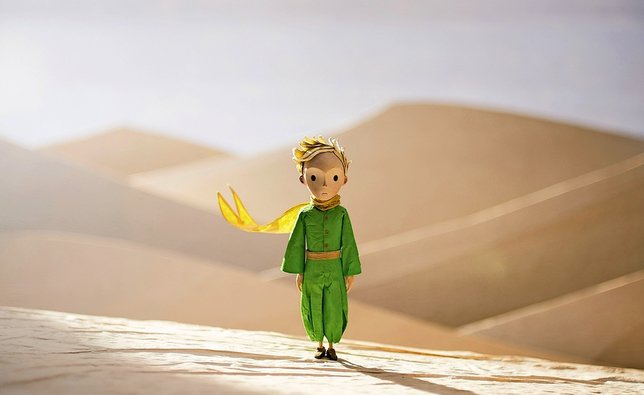 Le Petit Prince dans son désert et à jamais au panthéon des héros de papier qui peuplent notre univers.  © DR