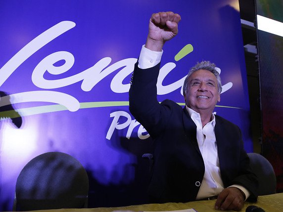 Lenin Moreno, candidat d'Alliance Pays (AP, au pouvoir), a recueilli 39,13% des voix face à l'ex-banquier Guillermo Lasso, du mouvement conservateur Créant des opportunités (Creo), crédité de 28,31%. © KEYSTONE/AP/DOLORES OCHOA