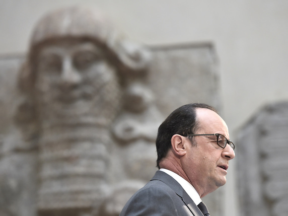 Le président français François Hollande s'est exprimé lors de la conférence au Louvre. © KEYSTONE/AP AFP POOL/STEPHANE DE SAKUTIN