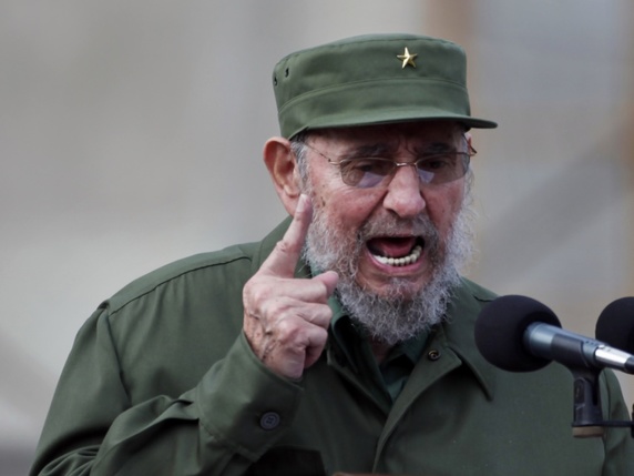Fidel Castro, ici donnant un discours pour les 50 ans des comités de défense de la révolution à Cuba,  était encore en vie quand sa statue à rejoint l'exposition "Summit" (archives). © KEYSTONE/AP/Javier Galeano