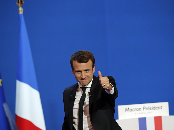 Dans un discours très présidentiel, Emmanuel Macron a déclaré devant ses partisans qu'il souhaitait "rassembler tous les Français". Il a assuré qu'il porterait "la voix de l'espoir" pour la France et "pour l'Europe".