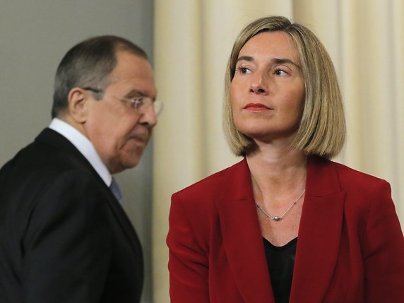Federica Mogherini et Sergueï Lavrov ont échoué à Moscou à surmonter leurs désaccords. © KEYSTONE/EPA/YURI KOCHETKOV