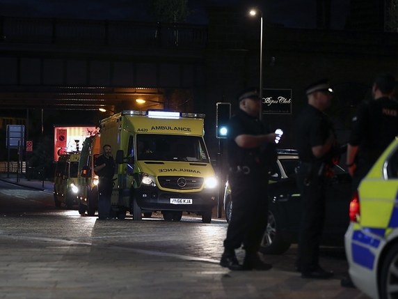 Au moins 19 personnes ont été tuées et environ 50 blessées lundi soir à l'issue d'un concert d'Ariana Grande à Manchester dans un acte "terroriste". La star s'est dite "brisée" et "affreusement désolée". © KEYSTONE/EPA/NIGEL RODDIS
